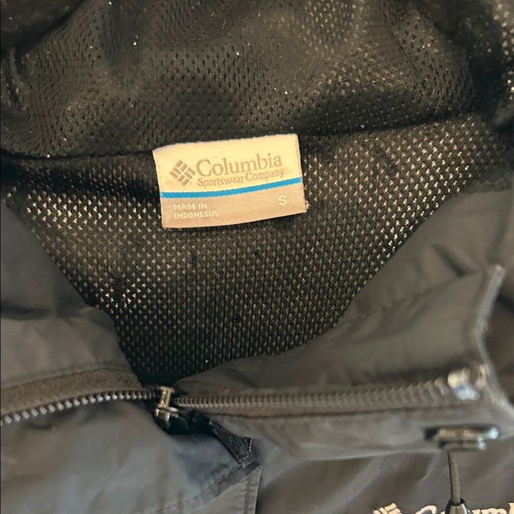 Columbia Women's Black Rain Jacket! - Picture 2 of 6